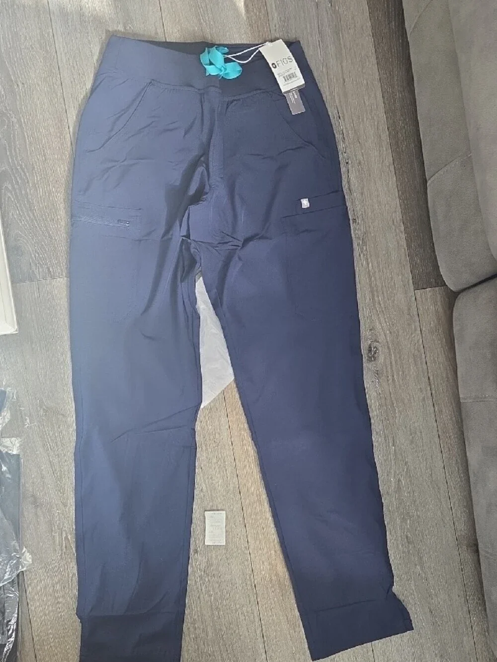 Figs cargo scrub